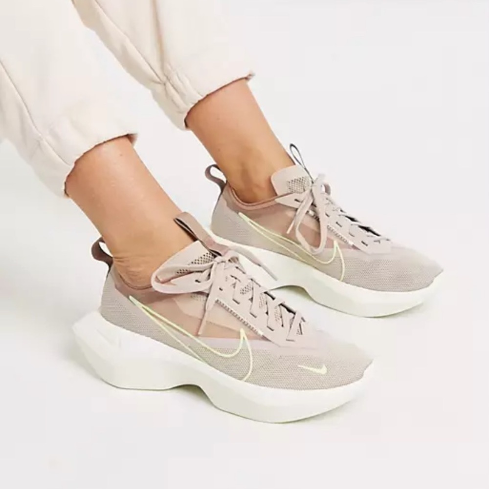 NEW Nike Vista Lite